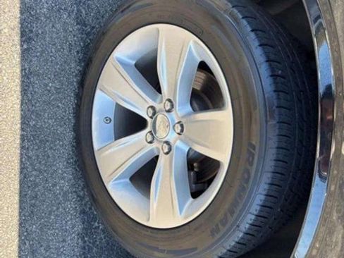 Used 2023 Dodge Challenger SXT image 12