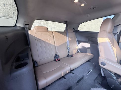 Used 2016 Buick Enclave Premium w/ Experience Buick Package FWD image 10