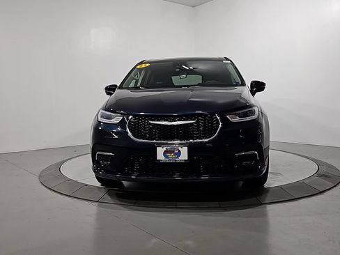 Used 2023 Chrysler Pacifica Touring-L AWD/4WD image 9
