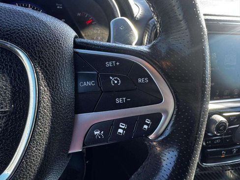 Used 2015 Jeep Grand Cherokee SRT image 25