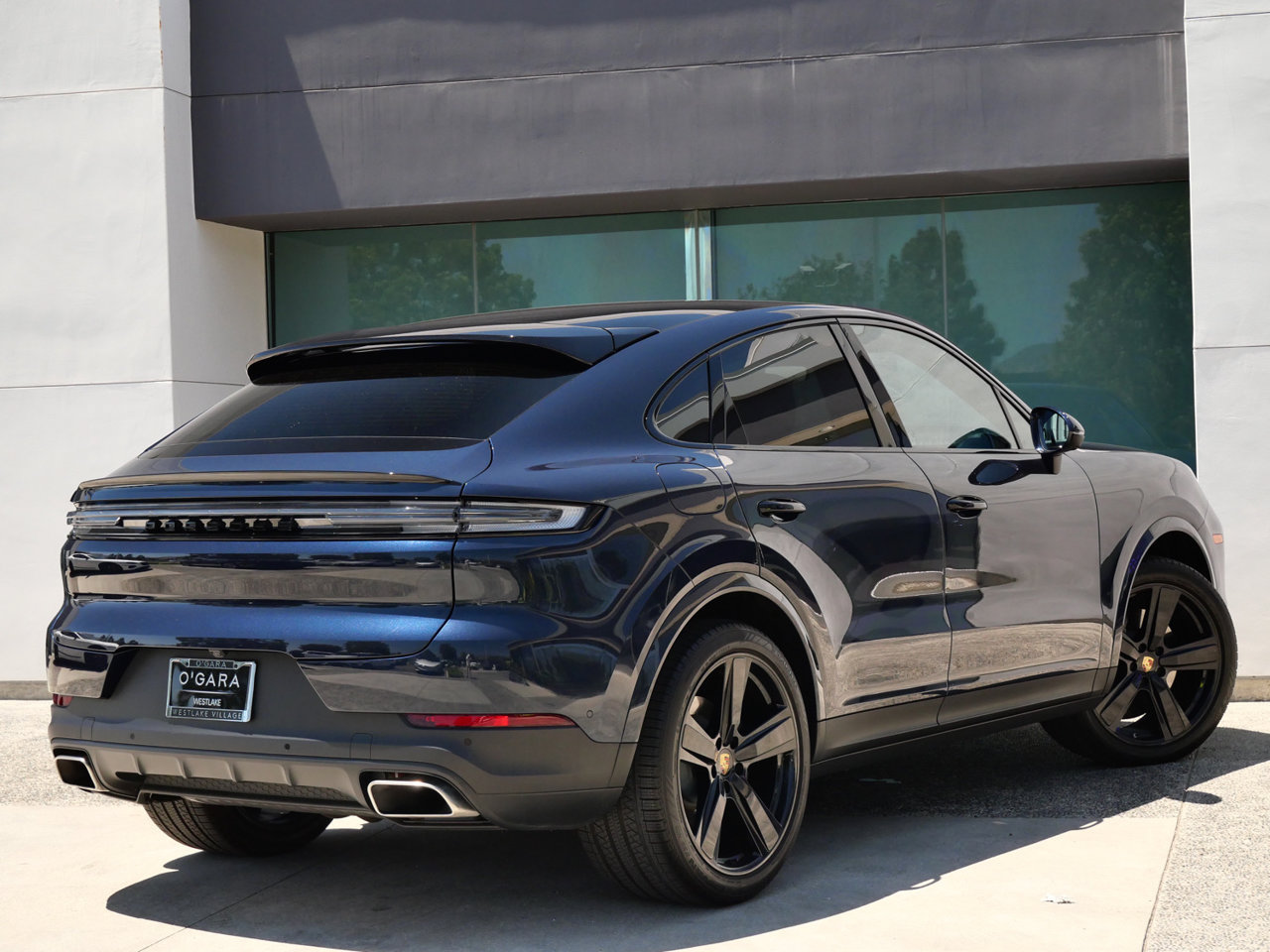 Used 2024 Porsche Cayenne Coupe AWD/4WD image 6