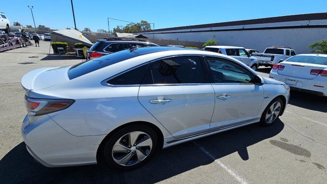 Used 2016 Hyundai Sonata Limited w/ Option Group 02 FWD image 6