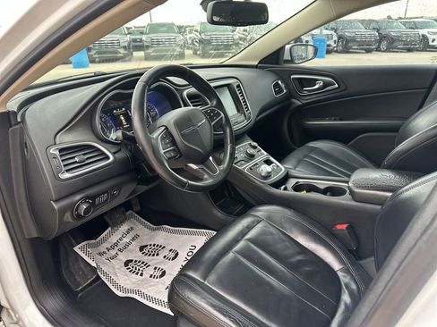 Used 2017 Chrysler 200 Limited Platinum FWD image 11
