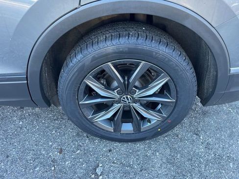Used 2022 Volkswagen Tiguan SE w/ Panoramic Sunroof Package image 33