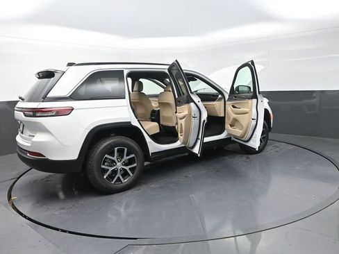 New 2025 Jeep Grand Cherokee Limited w/ Trailer Tow Package image 35