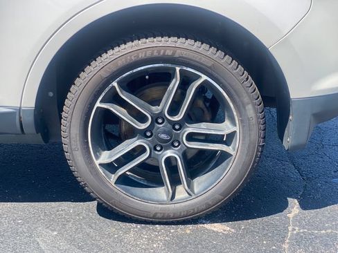 Used 2013 Ford Edge SEL w/ Black-White Styling Pkg FWD image 16