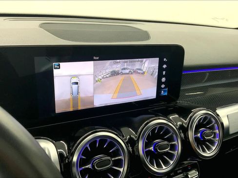 Used 2022 Mercedes-Benz GLB 250 image 24