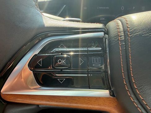 Used 2023 Jeep Grand Cherokee Summit AWD/4WD image 19