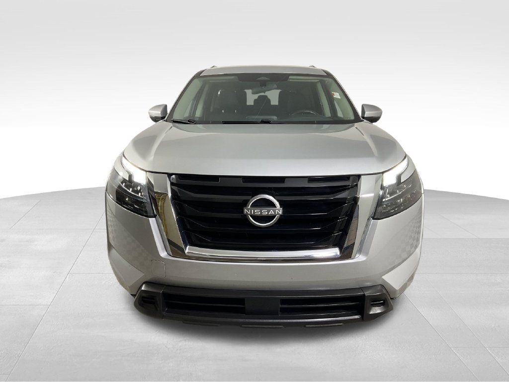 Used 2025 Nissan Pathfinder SV AWD/4WD image 3