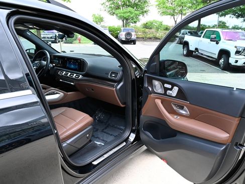 Used 2025 Mercedes-Benz GLS 450 4MATIC image 57