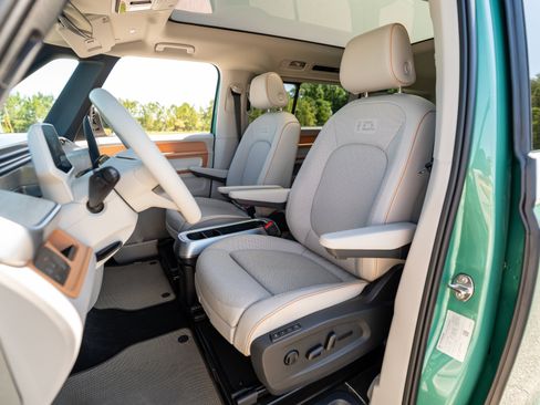 Used 2025 Volkswagen ID. Buzz 1st Edition w/ Cupholders Package RWD image 18