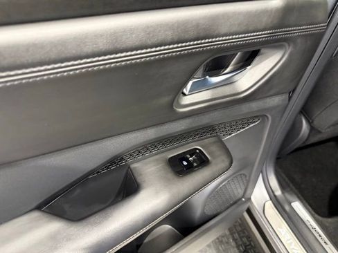 Used 2023 Nissan Ariya AWD image 19