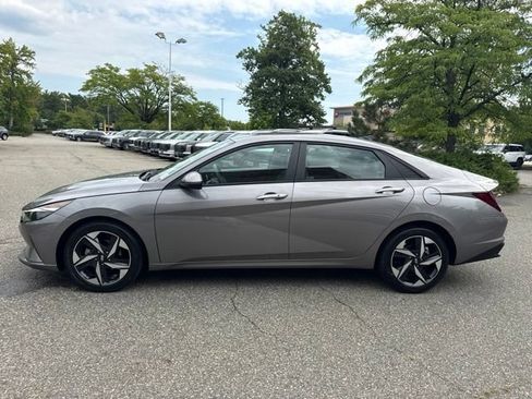 Used 2023 Hyundai Elantra SEL w/ Convenience Package FWD image 20
