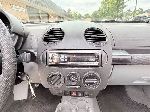 Used 2004 Volkswagen Beetle GLS FWD image 76