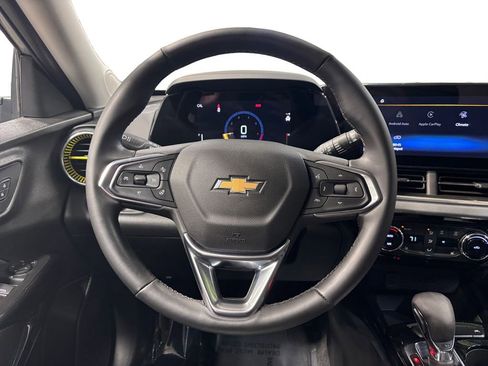 Used 2024 Chevrolet Trax LT w/ Driver Confidence Package FWD image 12