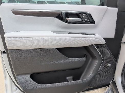 New 2025 Chevrolet Suburban Premier image 18