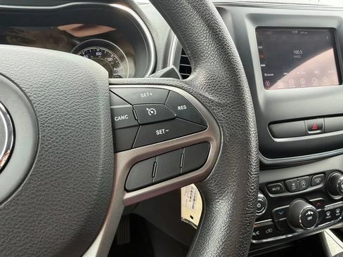 Used 2020 Jeep Cherokee Latitude AWD/4WD image 17