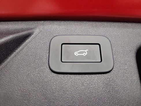 Used 2024 Land Rover Discovery Sport S image 32