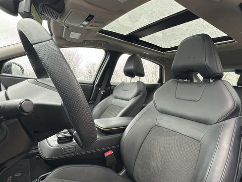 Used 2024 Nissan Ariya AWD image 14