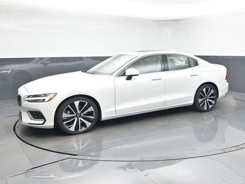 Used 2023 Volvo S60 B5 Ultimate w/ Climate Package image 4