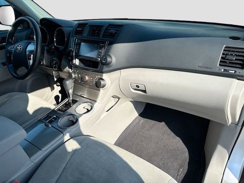 Used 2013 Toyota Highlander Plus image 35