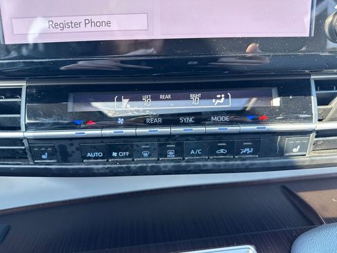 Used 2023 Toyota Sienna XLE image 19