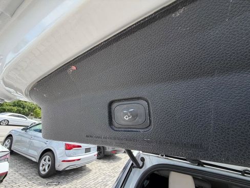 Used 2018 Ford Explorer XLT w/ Equipment Group 202A FWD image 9