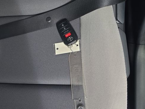 Used 2025 Toyota Corolla LE image 29