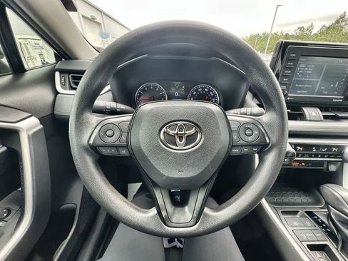 Used 2020 Toyota RAV4 XLE image 11