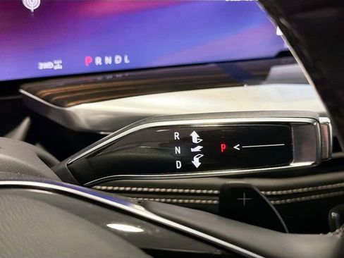 Certified 2025 Cadillac Escalade ESV Premium Luxury image 16