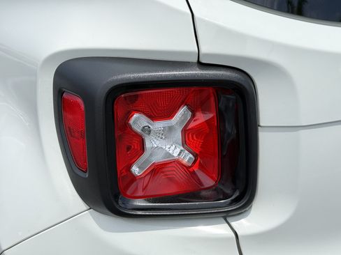 Used 2019 Jeep Renegade Altitude w/ Quick Order Package 2XM FWD image 10