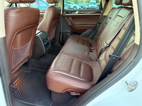 Used 2013 Volkswagen Touareg TDI AWD/4WD image 19