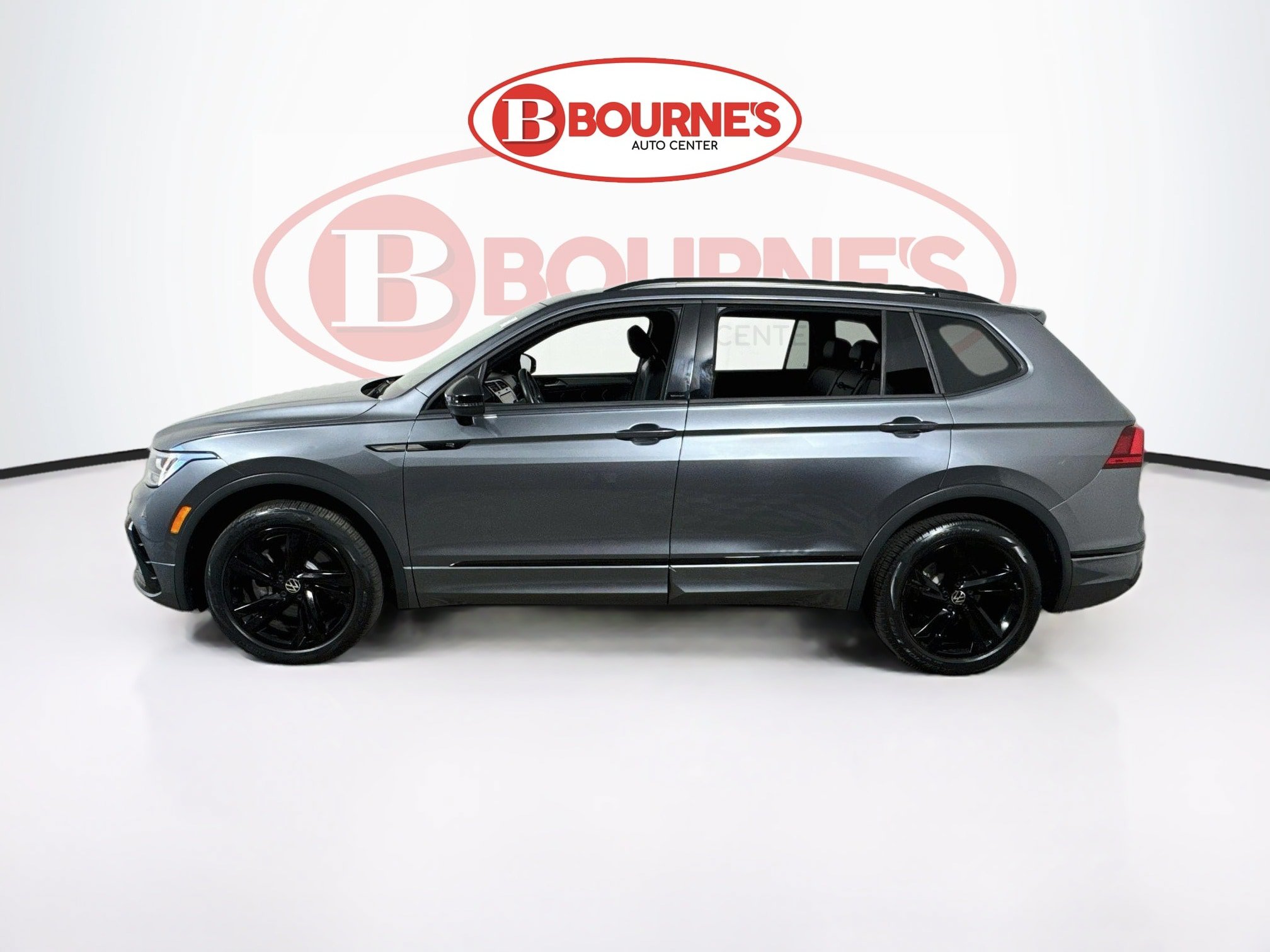 Used 2023 Volkswagen Tiguan SE R-Line AWD/4WD image 8