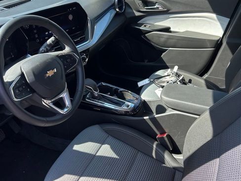 Used 2025 Chevrolet Trax LT w/ LT Convenience Package FWD image 15