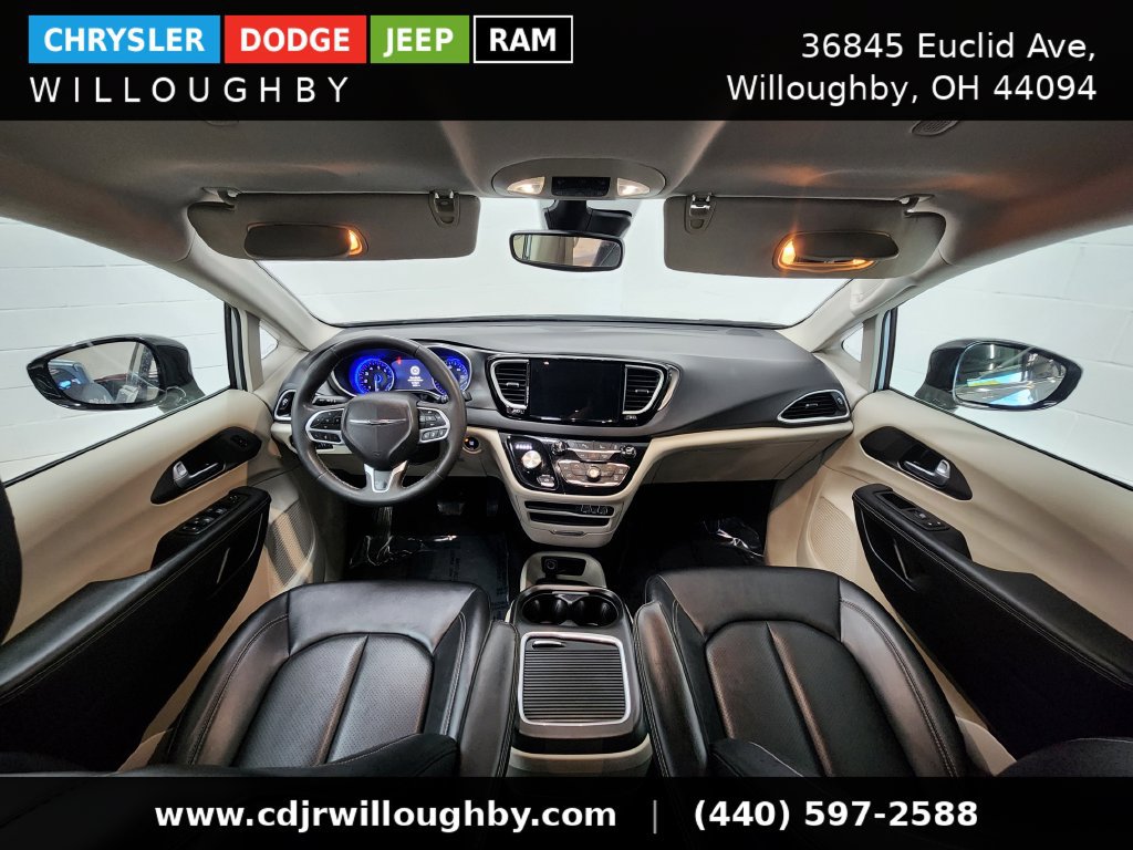 Used 2024 Chrysler Pacifica Touring-L FWD image 25