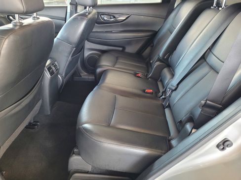 Certified 2018 Nissan Rogue SL FWD image 6