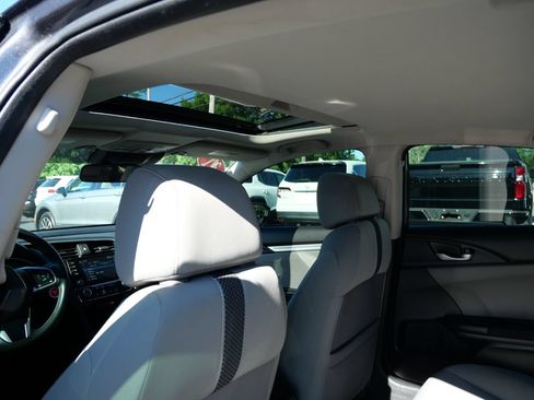 Used 2021 Honda Civic EX image 17