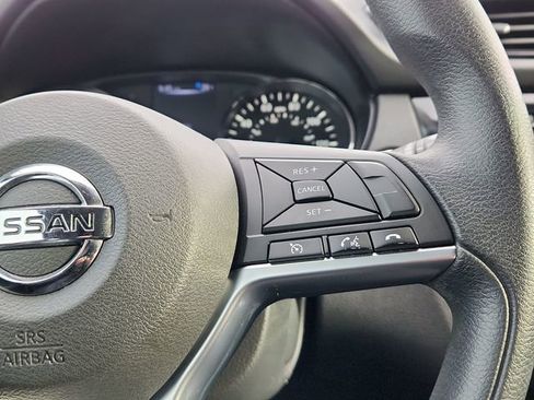 Used 2017 Nissan Rogue Sport SV image 39