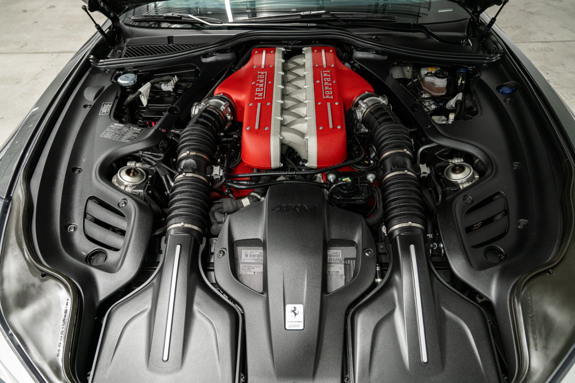 Used 2018 Ferrari GTC4Lusso AWD/4WD image 11
