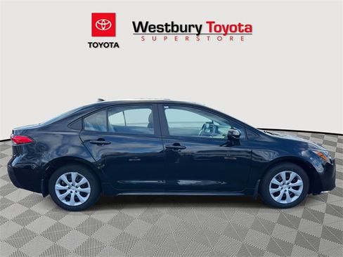 Used 2022 Toyota Corolla LE image 6