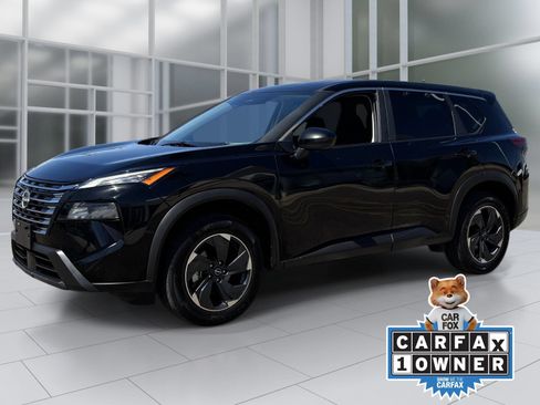 Used 2025 Nissan Rogue SV FWD image 2