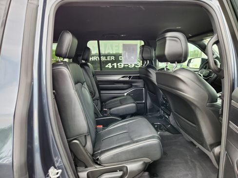 Used 2025 Jeep Wagoneer Series II AWD/4WD image 12