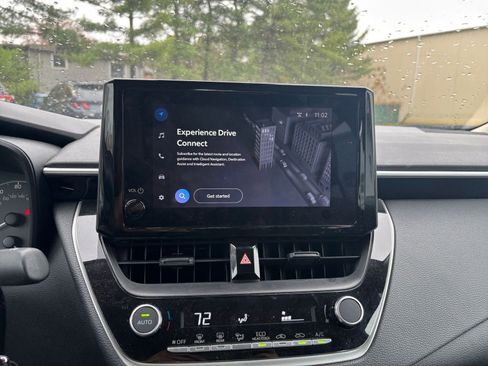 Used 2025 Toyota Corolla LE image 21