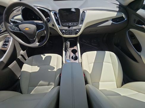 Used 2019 Chevrolet Malibu LT w/ Leather Package FWD image 19