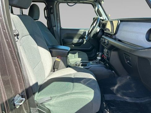 Used 2024 Jeep Wrangler Unlimited image 18