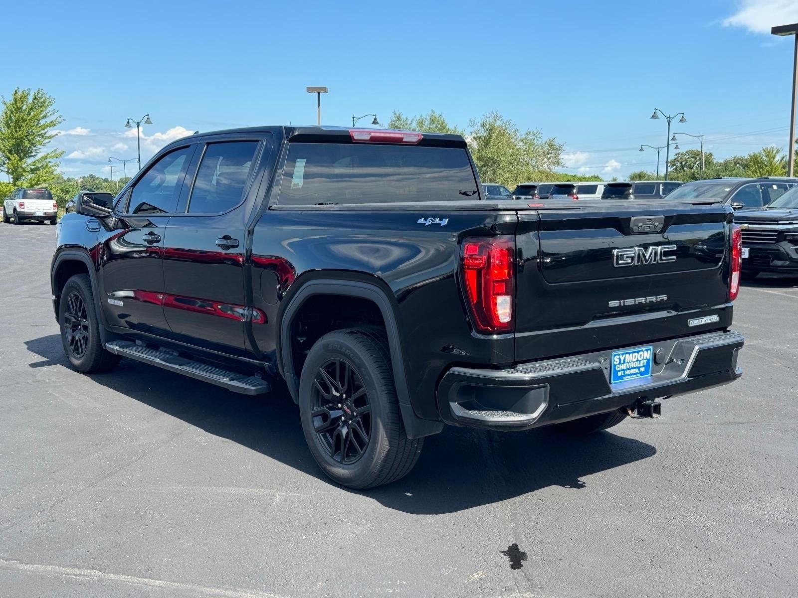 Used 2022 GMC Sierra 1500 Elevation w/ LPO, Elevation Black Package AWD/4WD image 3