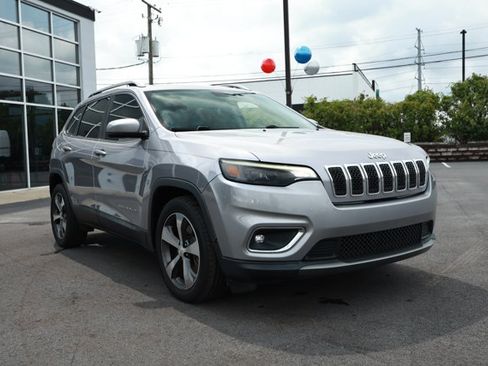 Used 2019 Jeep Cherokee Limited FWD image 3