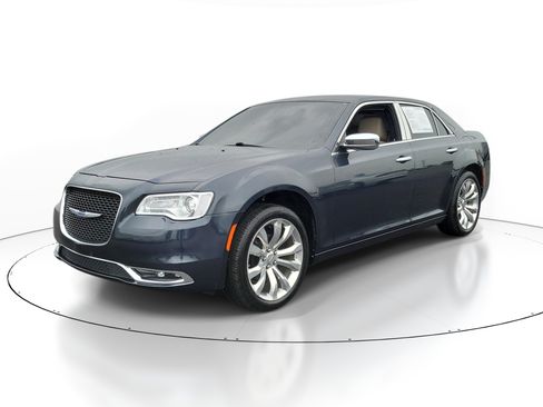 Used 2019 Chrysler 300 Limited RWD image 2