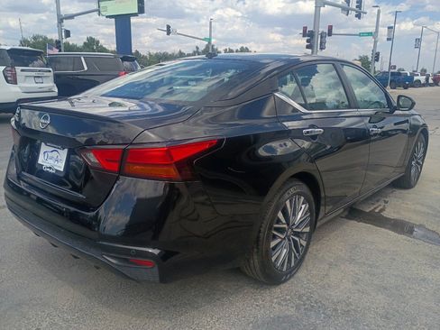 Used 2025 Nissan Altima 2.5 SV FWD image 6