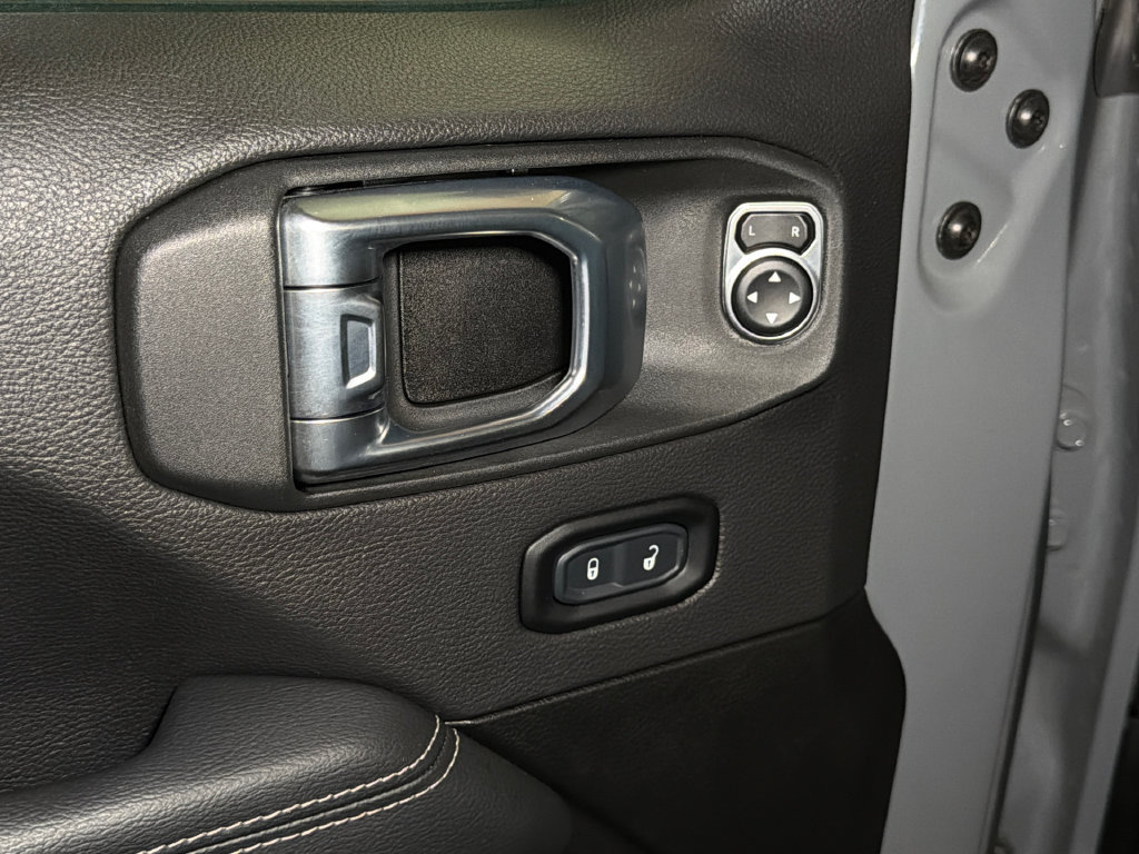 Used 2023 Jeep Wrangler Unlimited Sahara w/ Cold Weather Group AWD/4WD image 18